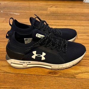 Men’s size 13 navy blue under armor HOVR phantom